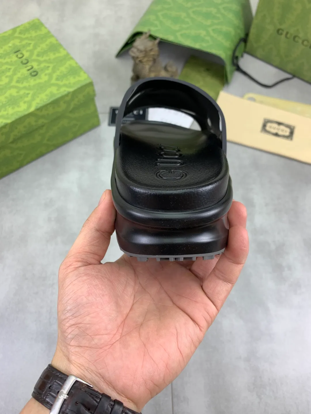 Men's Men's Shoes 💰P300💰[New Style] High Version 🎁🎁🎁 GUCCI New Year of the Snake casual slippers, original official website, perfect workmanship, transmitting a kind of noble luxury, sublimating its definition of luxury in Gucci's high-end extraordinary craftsmanship. Original Gucci double G combination outsole, code number: 35-46, complete package